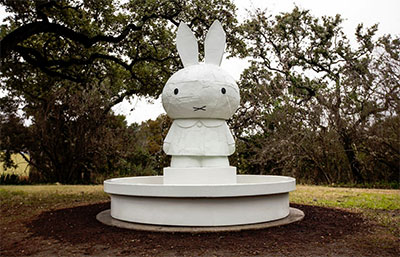 Tom Sachs, Miffy Fountain, 2008. Silicon bronze and paint (three-part catalyzed acrylic, white primer, white base coat, “Xtreme” Flat Finish Klearkote). 108 x 102 x 102 inches. Courtesy Tom Sachs Studio. 