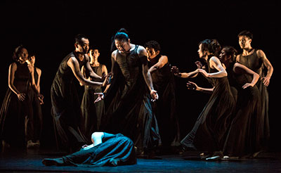 Members of Beijing Dance LDTX performing Li Hanzhong's  Sorrowful Song. Photo by Wu Yi-Chun.