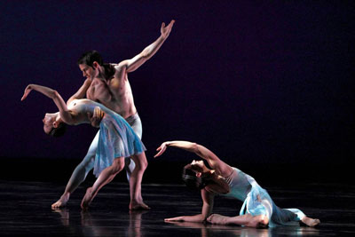 SPA presents Paul Taylor Dance Company on Oct 12 at Jones Hall Airs by Paul Taylor photos by Paul B. Goode.