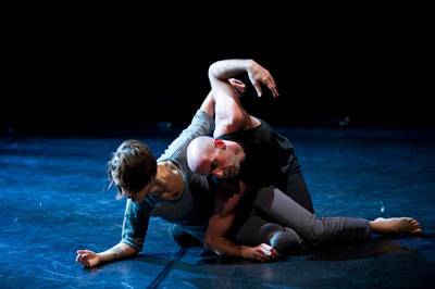 Lar Lubovitch Dance Company, Crisis Variations.  Dancers:  Katarzyna Skarpetowska and Brian McGinniss.  Photo by Paula Lobo.