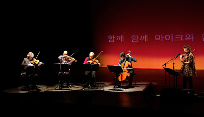 Diavolo dancers performing Trajectoire. Photo by Angela Weiss.