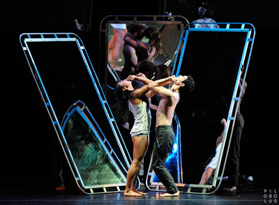 Pilobolus in Automation. Photo by Grant Halverson.