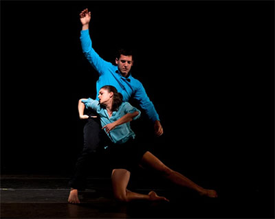 Estrangement choreography by Dana Nicolay. Photo by Kevin Shuster. Dancers: Miranda Colley and Tim Holecek.