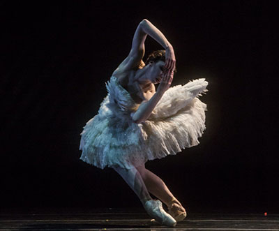 Samantha Lynch in Daniel Proietto’s Cygne, Norwegian National Ballet. Photo by Amitava Sarkar.