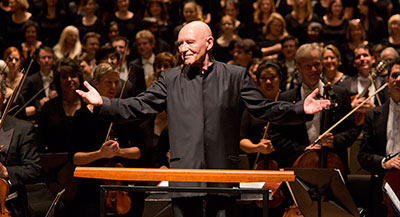 Christoph Eschenbach conducting the Houston Symphony in Mahler 8. Photo by Bruce Bennett. 