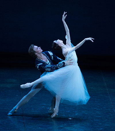 Houston Ballet first soloists Jared Matthews and Yuriko Kajiya. Photo by Tetsu Maeda.
