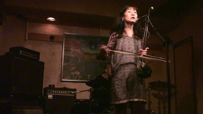  Vocalist Chie Mukai of Che-Shizu performs as part of Marfa Live Arts' Minor Musics Japan. Photo courtesy of the artist. 