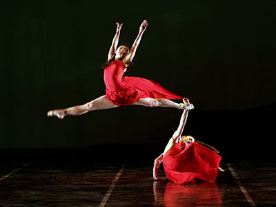 MOMIX performs Alchemia on Sept.12 in Dallas through TITAS and on Oct. 10 through Society for the Performing Arts in Houston. Photo by Max Pucciariello.