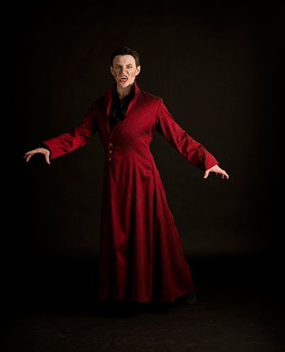 Ballet San Antonio in Gabriel Zertuche's Dracula. Photo by Alexander Devora.