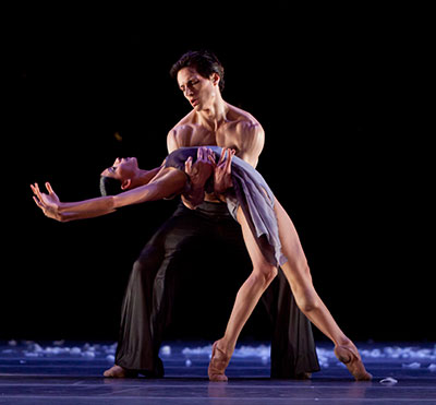 Karina Gonzalez and Simon Ball  in the Houston Ballet production of  Edvaard Liang's Murmuration. Photo by Amitava Sarkar.