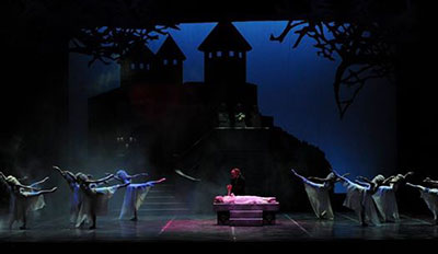 Ballet San Antonio in Gabriel Zertuche's Dracula. Photo by Alexander Devora.