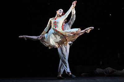 Kelly Myernick and Nicolas Leschke in Houston Ballet production of Christopher Bruce's Hush. Photo by Amitava Sarkar.