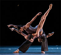 Houston Ballet principals Connor Walsh and Katrina Gonzalez in Edvaard Liang’s Murmuration. Photo by Amitava Sarkar.