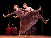 Kelly Myernick and Ian Casady in Nacho Duato’s Jardi Tancat. Photo by Amitava Sarkar.