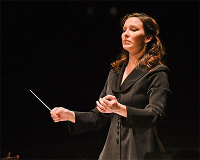 Australian conductor Jennifer Condon conducting the Prelude to Act One of Manon during the Inaugural Concert, December 5, 2015 in the Winspear Opera House. Photo by Karen Almond, Dallas Opera.