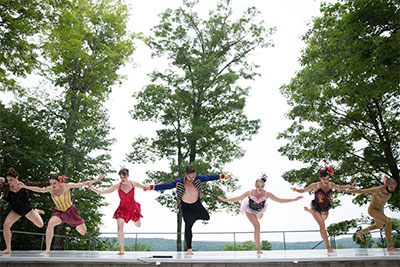 Emily Bernet (SMU '16), Rebecca Grace Moore (SMU '16), Taylor Rodman, Seth McPhail, Sarah Hammonds, Alex Karigan Farrior (SMU '07) and Chadi El-Khoury in Joshua L. Peugh's Aimless Young Man at Jacob's Pillow Inside/Out Stage, 2016. Photo by Hayim Heron. 