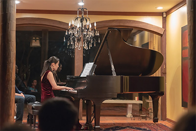 Pianist Yan Shen Playing