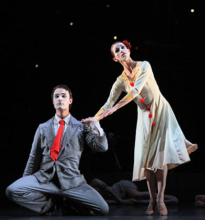 Kelly Myernick and Nicolas Leschke in Houston Ballet production of Christopher Bruce's Hush. Photo by Amitava Sarkar.