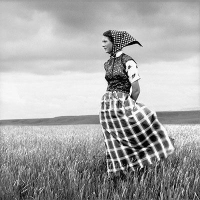 Hutterite Girl in Field, Duncan Ranch Colony, Harlowton, Montana, June 17, 1994. Gelatin silver print © Laura Wilson