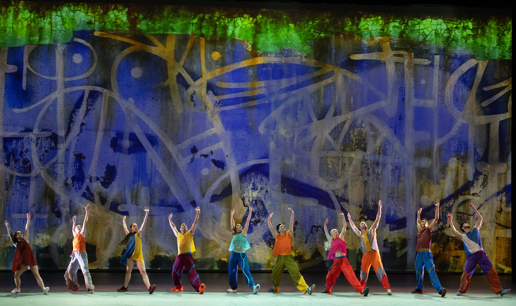 Bruce Wood Dance Dallas in Joy Bollinger’s Move, with visual artist JM Rizzi and projection artist Courtney Ware. Photo by Marty Sohl.